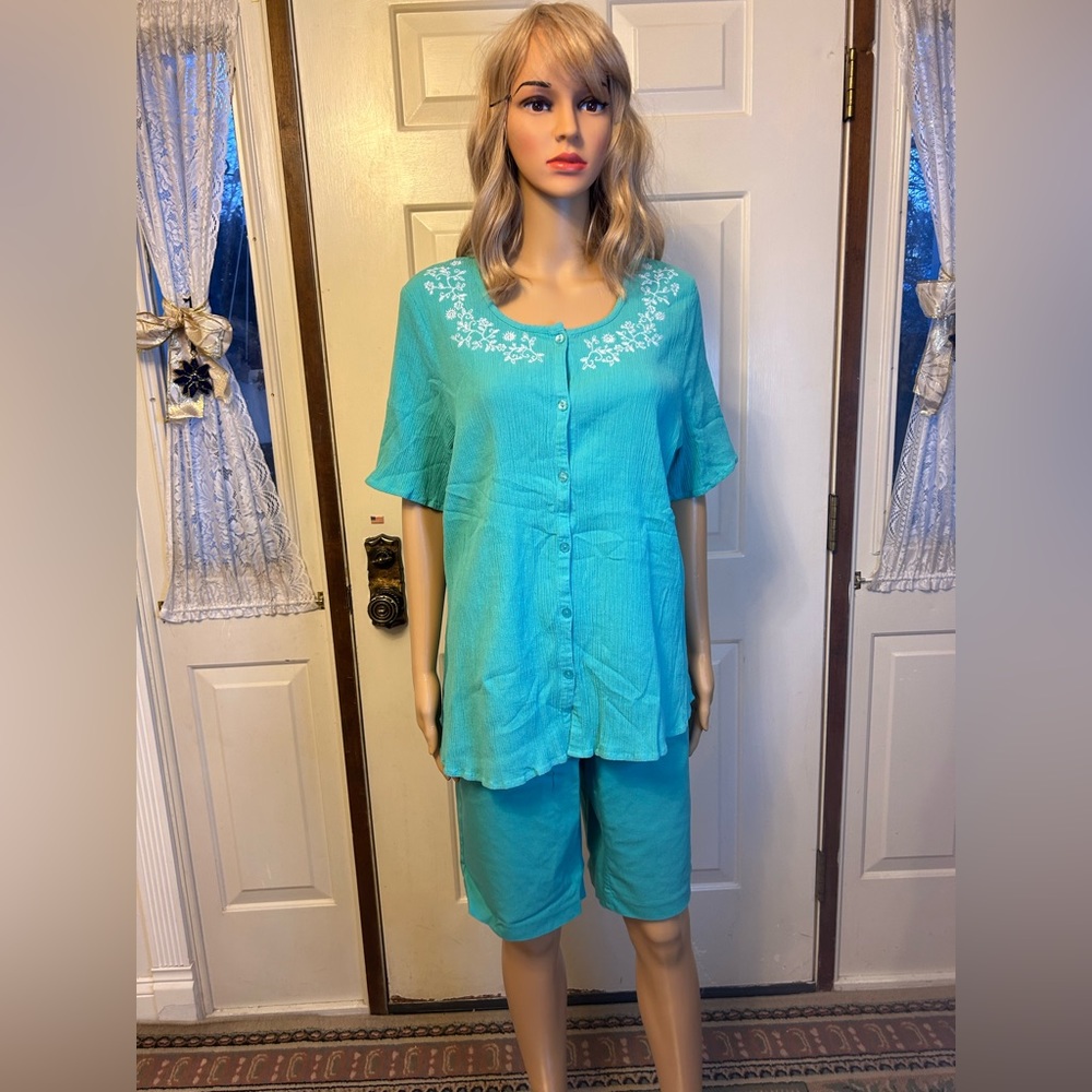Coral bay teal shorts 16 paired with Denim & Co 1X teal button down top 2 pc set